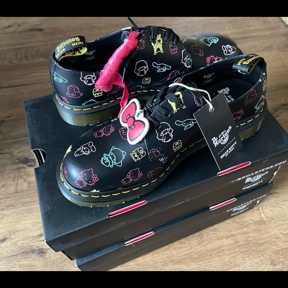 DOC MARTEN’S-NWT/Box Leather Sanrio Character Shoes - Picture 7 of 13